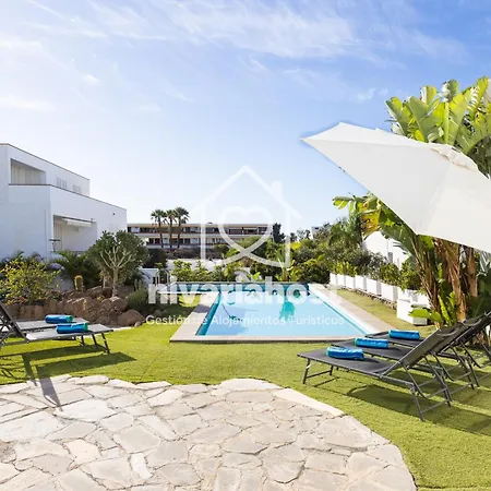 Private Pool Villa, Bellavista By Nivariahost ヴィラ