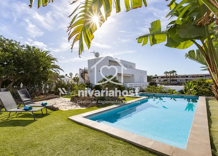 Private Pool Villa, Bellavista By Nivariahost Βίλα